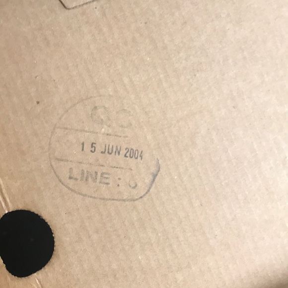 Classic white reebok shoes, brand new in the box!! - Picture 6 of 7